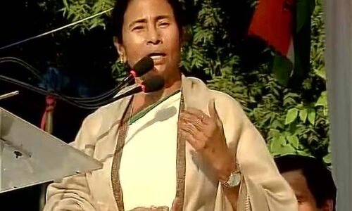 नोटबंदी के विरोध में जो साथ नहीं, वह गद्दार: ममता बनर्जी