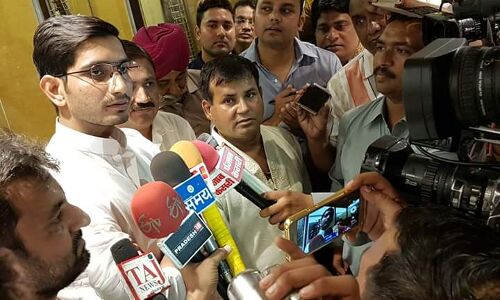 सपा के परिवारिक विवाद पर एक ही जबाब में आदित्य यादव ने कर दी बोलती बंद सपा के परिवारिक विवाद पर एक ही जबाब में आदित्य यादव ने कर दी बोलती बंद