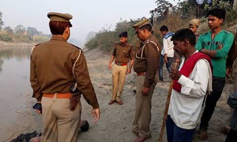 कासगंज में मिला गोरहा नहर में अज्ञात युवक का शव, पुलिस मौके पर
