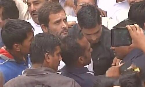 राहुल गांधी पूर्व सैनिक राम किशन ग्रेवाल के भिवानी स्थित घर पहुंचे राहुल गांधी पूर्व सैनिक राम किशन ग्रेवाल के भिवानी स्थित घर पहुंचे