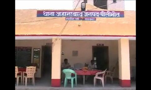 पीलीभीत -भाग रहे दो ट्रकों को पुलिस ने पकड़ा, ट्रकों में भरी थी 150 गाय पीलीभीत -भाग रहे दो ट्रकों को पुलिस ने पकड़ा, ट्रकों में भरी थी 150 गाय