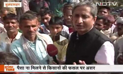 वो कौन है जो अचानक आकर पत्रकार और भीड़ को डरा कर चला जाता है!