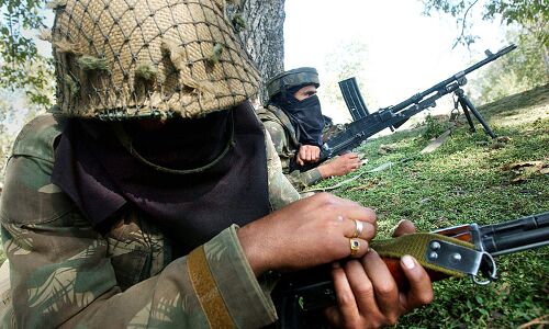 हंदवाड़ा में सुरक्षा बलों और आतंकियों के बीच मुठभेड़ में 3 आतंकी ढेर