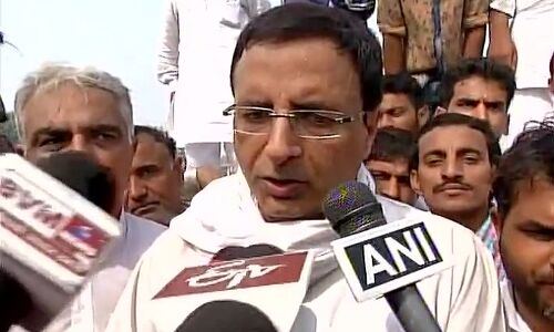 अगर OROP दिया जा चुका है तो सैनिक प्रदर्शन क्यों कर रहे हैं, मोदी जी झूठ बोल रहे हैं- रणदीप सुरजेवाल अगर OROP दिया जा चुका है तो सैनिक प्रदर्शन क्यों कर रहे हैं, मोदी जी झूठ बोल रहे हैं- रणदीप सुरजेवाल