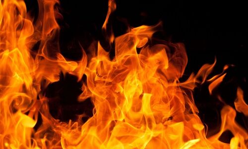 तमिलनाडु के नारनपुरम में पटाखा फैक्ट्री में लगी आग, 3 लोगों की मौत तमिलनाडु के नारनपुरम में पटाखा फैक्ट्री में लगी आग, 3 लोगों की मौत