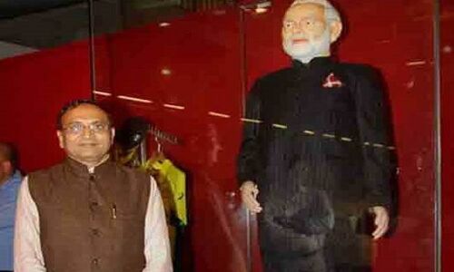 PM मोदी का सूट खरीदने वाले कारोबारी ने जमा कराए 6 हजार करोड़ के नोट