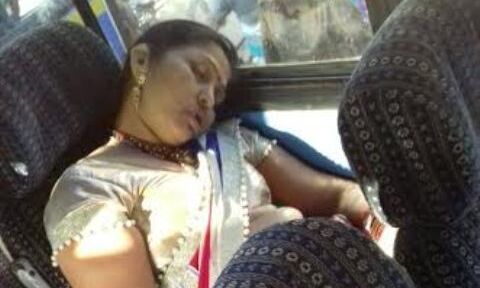 सफर के लिए बस में चढ़ी महिला और अगले बस स्टॉप पर उतरी लाश सफर के लिए बस में चढ़ी महिला और अगले बस स्टॉप पर उतरी लाश