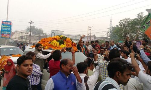 इलाहाबाद पहुंची रीता बहुगुणा जोशी का बीजेपी कार्यकर्ताओं ने जोरदार स्वागत किया