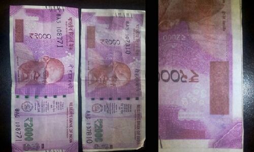 2000 रुपए के मिले नकली नोट, जांच-पड़ताल शुरू 2000 रुपए के मिले नकली नोट, जांच-पड़ताल शुरू