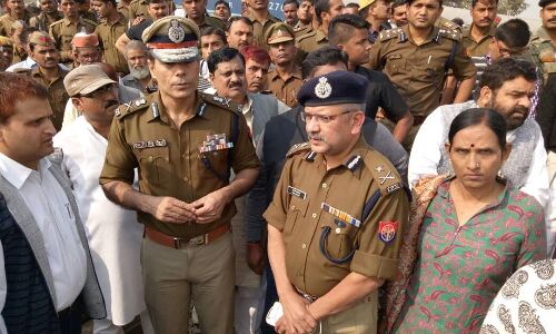 ट्रेन दुर्घटना में बखूबी निभा रही है यूपी पुलिस अपनी जिम्मेदारी ट्रेन दुर्घटना में बखूबी निभा रही है यूपी पुलिस अपनी जिम्मेदारी