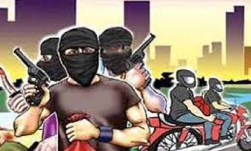 गैस एजेंसी के ऑफिस से 1.56 लाख की लूट,हापुड़ के डेराकुटी की घटना