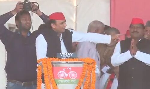 फूलपुर में अखिलेश बोले दम है तो इन बातों का जबाब!