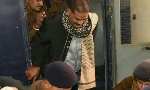 सुरक्षा के सख्त पहरे में बाहुबली शाहबुद्दीन हुए रवाना तिहाड़ के लिए सुरक्षा के सख्त पहरे में बाहुबली शाहबुद्दीन हुए रवाना तिहाड़ के लिए