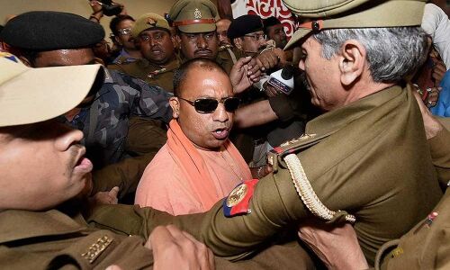 सीएम योगी की समीक्षा का क्यों उड़ा मजाक!