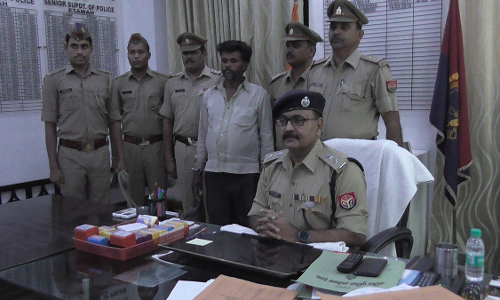 इटावा पुलिस ने किया 25 हजार का इनामिया गिरफ्तार