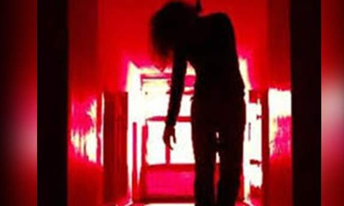 यूपी : छेड़छाड़ से तंग आकर छात्रा ने मौत को गले लगाया यूपी : छेड़छाड़ से तंग आकर छात्रा ने मौत को गले लगाया