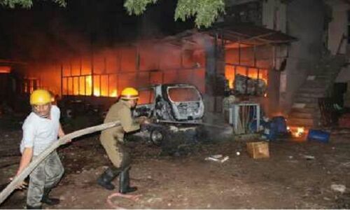 माओवादियों ने हल्दिया गैस पाइप निर्माण कंपनी के कई वाहनों में लगाई आग
