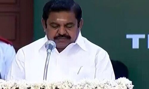 E. Palaniswamy बने तमिलनाडु के नए CM, राज्यपाल ने दिलवाई शपथ ग्रहण