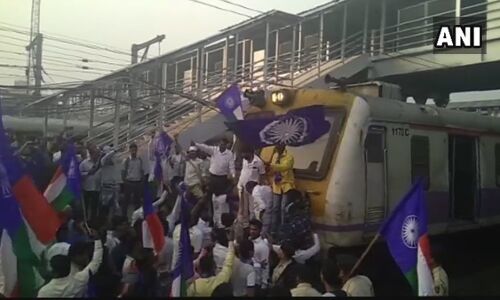 Live Update : बी आर अंबेडकर के पोते ने किया महाराष्ट्र बंद का आह्वान, हिंसा से झुलसा महाराष्ट्र