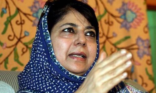 मोदी पर महबूबा मुफ्ती का वार, कहा- अगर PM को लगता है कि कश्‍मीर खतरे में है तो फिर वह इस खतरे को छोड़ दें