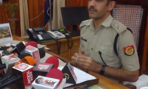 52 दिन पुराने हत्याकांड का खुलासा, पांच हत्यारे गिरफ्तार 52 दिन पुराने हत्याकांड का खुलासा, पांच हत्यारे गिरफ्तार