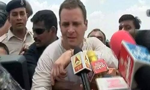 मंदसौर जा रहे राहुल गांधी नीमच में गिरफ्तार, कहा- किसानों को सिर्फ गोली दे सकते हैं मोदी मंदसौर जा रहे राहुल गांधी नीमच में गिरफ्तार, कहा- किसानों को सिर्फ गोली दे सकते हैं मोदी