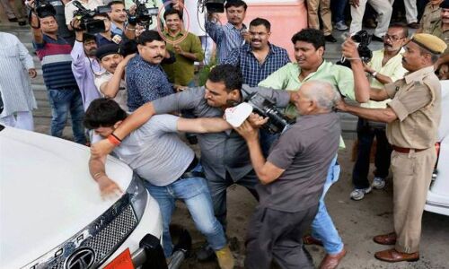 पत्रकारोें की सेक्यूलर पिटाई! चारों ओर चुप्पी का अर्थ क्या है?