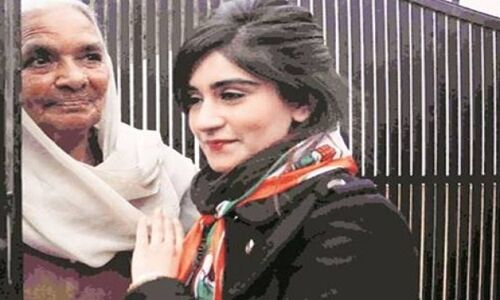 अमरिंदर सिंह के लिए वोट मांगने उतरी पोती, बोलीं- मेरे दादाजी ही जीतेंगे अमरिंदर सिंह के लिए वोट मांगने उतरी पोती, बोलीं- मेरे दादाजी ही जीतेंगे