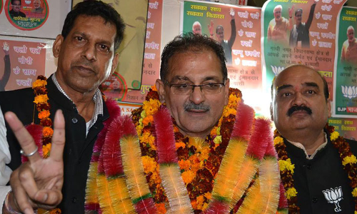 J&K: महबूबा कैबिनेट में फेरबदल, कविंदर गुप्ता बने डिप्टी CM, BJP के 6 और PDP के 2 मंत्रियों ने ली शपथ