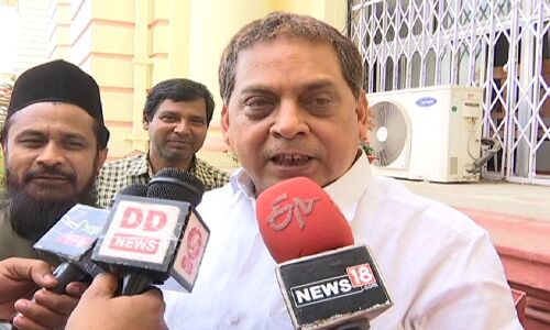 अब सदन के अंदर पीएम मोदी को कहा गया पोस्टर बॉय, पीएम के खिलाफ अशोभनीय टिप्पणी क्यों?