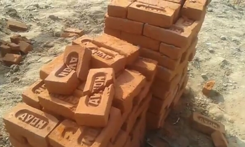 पुलिया निर्माण में ठेकेदार लगा रहे हैं सरकार को पलीता मानक के विपरीत कराया जा रहा है निर्माण पुलिया निर्माण में ठेकेदार लगा रहे हैं सरकार को पलीता मानक के विपरीत कराया जा रहा है निर्माण