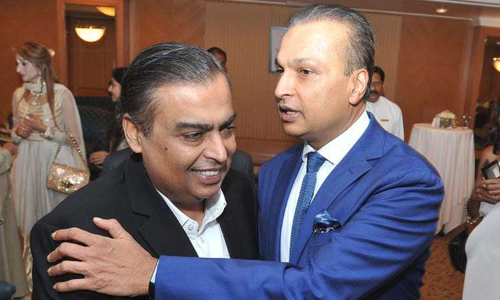 जहाँ मुकेश अंबानी ऊंचाईयां हासिल करें, तो वहीँ अनिल अंबानी दीवालिया होने की कगार पर, दया कुछ तो गडबड है ....?