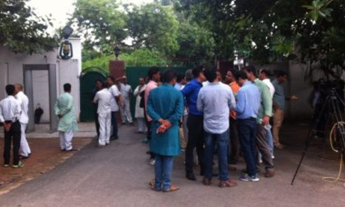 राजद नेताओं से इस्तीफे को लेकर पीछे पड़ी मीडिया से पूंछा जब नेताओं ने सवाल, तो मीडिया भी पीछे हटी