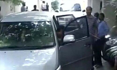 चेन्नई: इनकम टैक्स के छापे, 90 करोड़ रुपये नकद, 100 किलो सोना जब्त चेन्नई: इनकम टैक्स के छापे, 90 करोड़ रुपये नकद, 100 किलो सोना जब्त