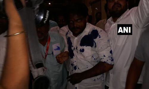 मध्यप्रदेश के उज्जैन में हार्दिक पटेल के उपर फैंकी स्याही