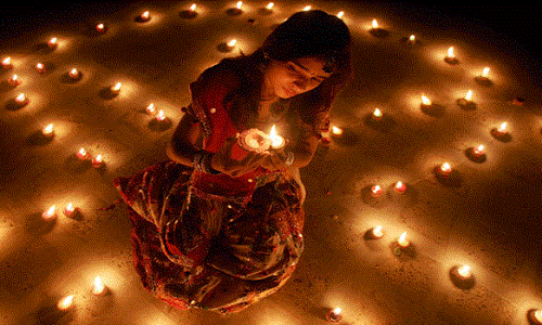 दिवाली 2017: बेहतरीन रंगोली से सजाएं अपना घर और करें माता लक्ष्मी को खुश