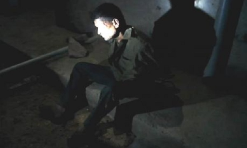 पुलिसकर्मी ने आधी रात में की ऐसी हरकत, गांववालों ने रस्सी से बांधा, फिर...