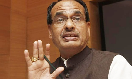 नोएडा में रिश्वत मांग रहे थे मध्य प्रदेश के पुलिसकर्मी, नोएडा पुलिस ने किया गिरफ्तार, CM शिवराज ने किया बर्खास्त