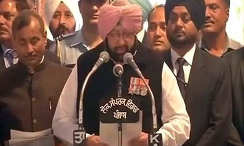 अमरिंदर सिंह ने ली पंजाब के मुख्यमंत्री पद की शपथ, सिद्धू बने कैबिनेट मंत्री