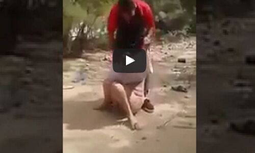 देखें वीडियो: इस दुष्ट पापी ने कैसे कर दी निर्वस्त्र युवती, करें शेयर ताकि जाए जेल!