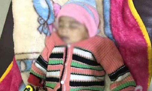 बेटे की चाहत में मां ने 3 माह बेटी को उतारा मौत के घाट, शव वाशिंग मशीन मे था छिपा बेटे की चाहत में मां ने 3 माह बेटी को उतारा मौत के घाट, शव वाशिंग मशीन मे था छिपा