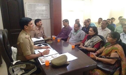 गाजियाबाद में स्कूल संचालकों को लेकर की इंदिरापुरम पुलिस ने मीटिंग गाजियाबाद में स्कूल संचालकों को लेकर की इंदिरापुरम पुलिस ने मीटिंग
