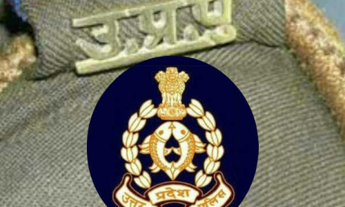 जेवर कोतवाली में दरोगा पर लाठी लेकर चढ़ा होमगार्ड