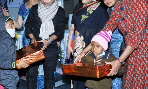 इन बच्चों से मिलत हमें हौसला है: कैलाश खेर इन बच्चों से मिलत हमें हौसला है: कैलाश खेर