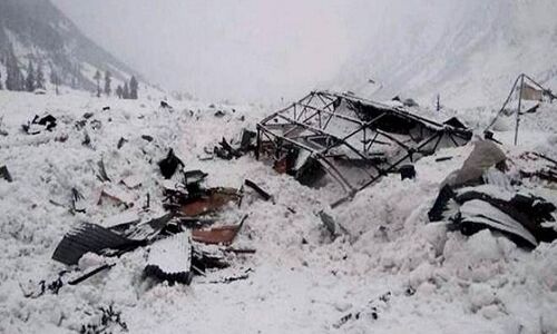लद्दाख में हिमस्‍खलन से सैन्य चौकी बर्फ में दबी, 3 जवानों की मौत
