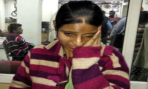 लुधियाना: जब सरेआम पैसों के लिए रो पड़ी यह महिला