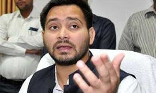 मुख्यमंत्री नीतीश जी आप आत्ममनन और चिंतन करें, कहीं जूता चप्पल तो कहीं हवाई फायरिंग क्यों? - तेजस्वी यादव