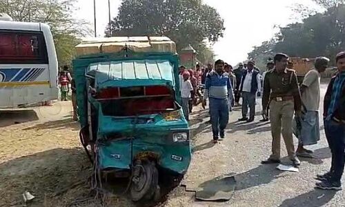 सीएम सिक्योरिटी में शामिल पुलिस बस टेम्पो से टकराई