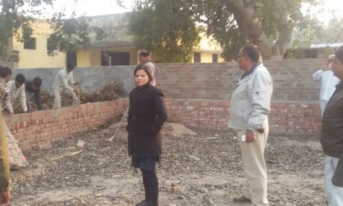 अवैध कब्जे पर चला एसडीएम का डंडा, हटवाया अवैध कब्जा खड़े होकर