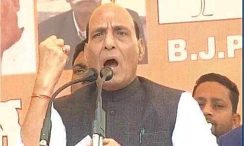 राजनाथ ने दी धमकी बोले , वोट देना हो तो दो आप लाठी और जुटे मारोगे उन पर !